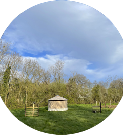 La yourte Pi se pose partout, sur un bout de pelouse plate!